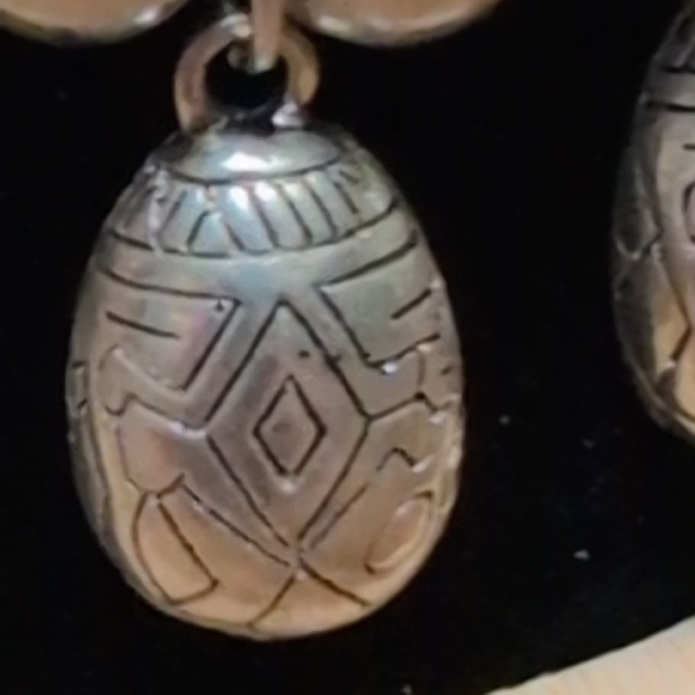 Silver‎ Tone Beaded Stretch Bracelet with Geometric Engraved Charms VG - Picture 3 of 4